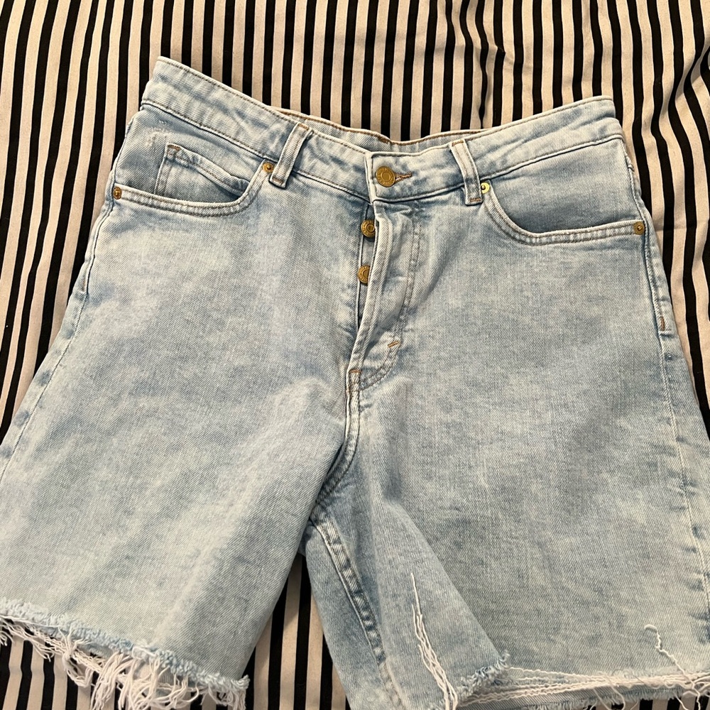 H&M “& Denim” light wash jorts
